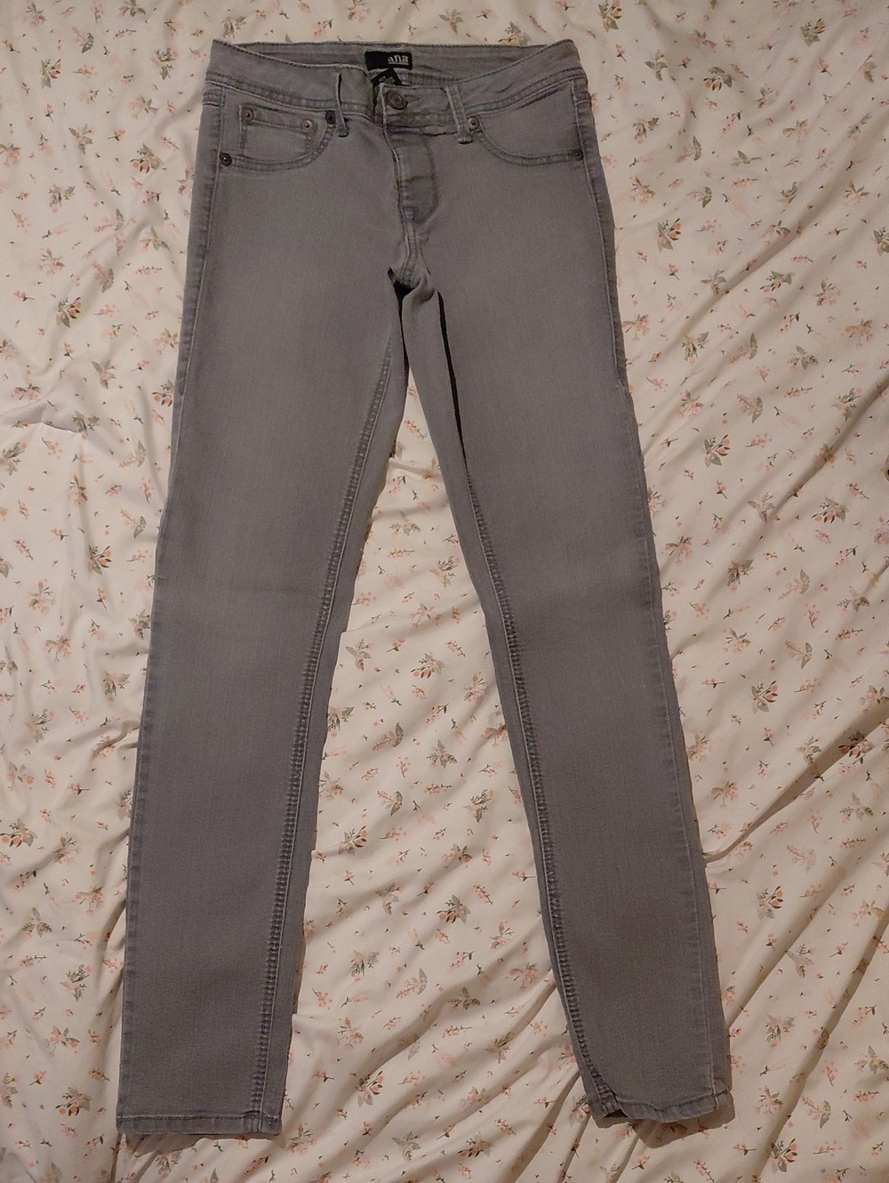 a.n.a Slim High-Rise Skinny Jeans in Gray